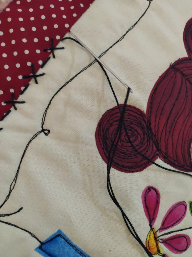 Bolsas e necessaires com bordado livre
